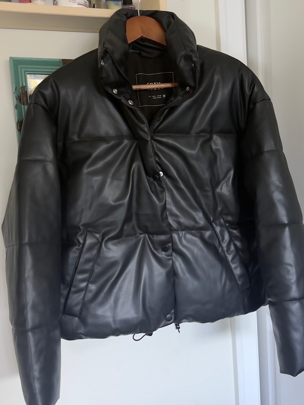 Zara Women's Black Puffer Jacket - Sleek Quilted Coat